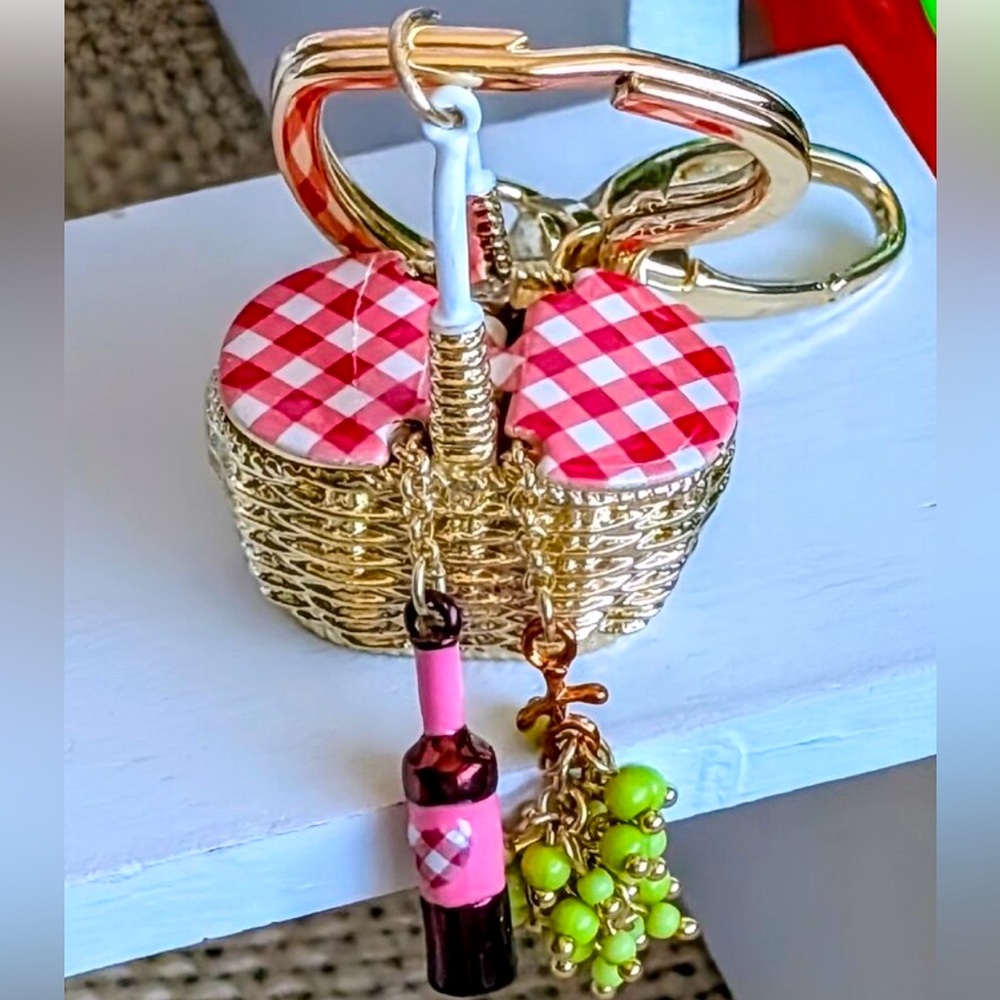 NWT Betsey Johnson Picnic Basket Wine Grapes Bag Charm 🍇🍷